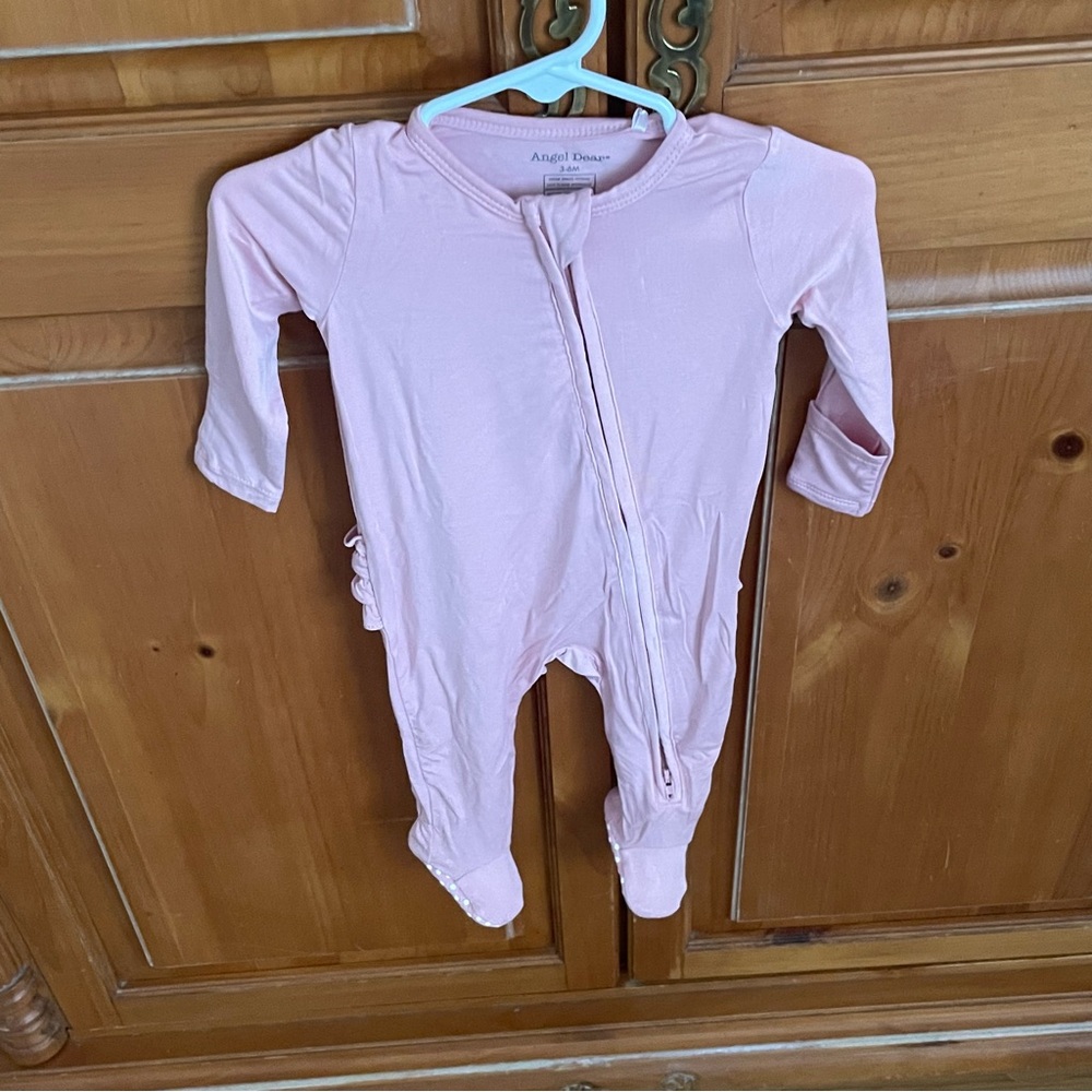 NWT Angel Dear Bamboo Dusty Pink Ruffle Back Footie Pajama